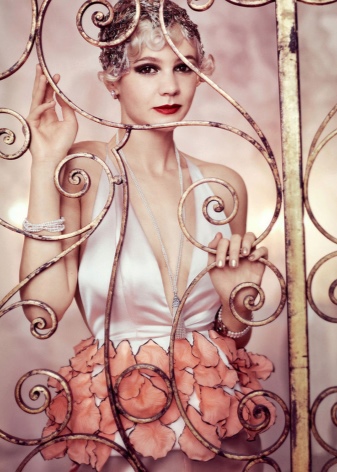 Kleid und Schmuck der Heldin Daisy aus dem Film The Great Gatsby