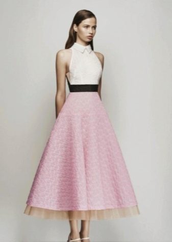 Růžové šaty s bílým topem