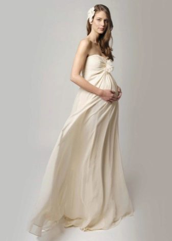 Mléčné dlouhé šaty pro těhotné ženy