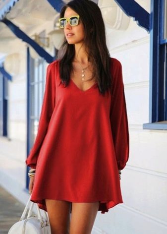 Krátke červené polyesterové šaty
