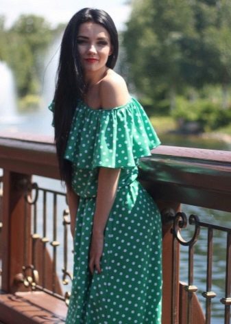 Zelené šaty s bílými puntíky pro dívky