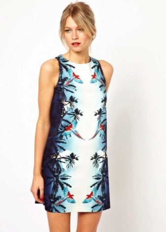 Kleid mit natürlichem vertikalem Muster