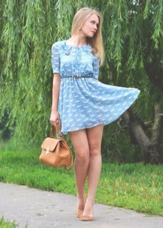 High-waisted dress in combination with ballerinas