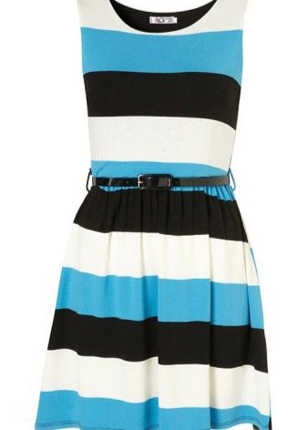 Kleid in weiten blauen, schwarzen und weißen Streifen