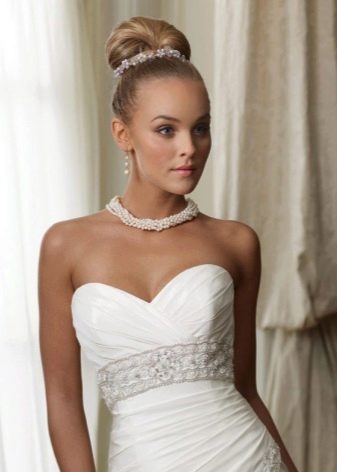 Joyas de perlas para un estuche de vestido de novia