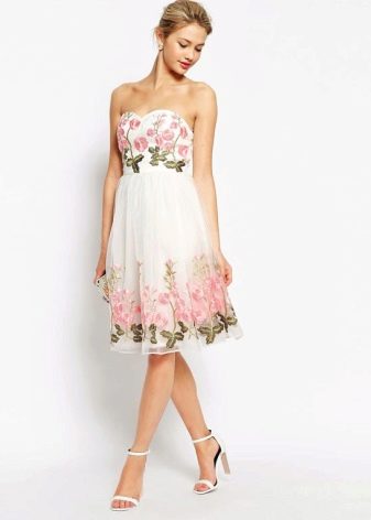 Weißes Bandeau-Kleid mit Blumenmuster
