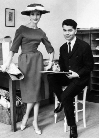 Dress with a skirt bell 1950