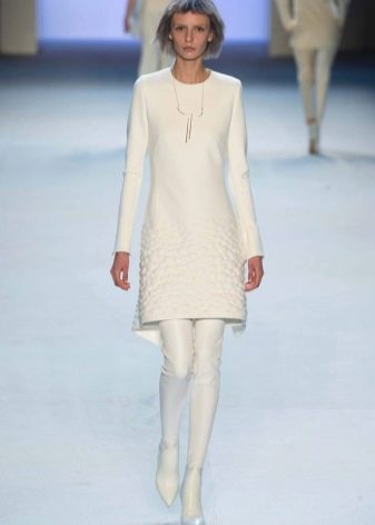 Modisches weißes Kleid für die Herbst-Winter-Saison 2016