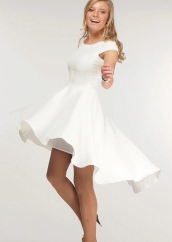 Weißes Kleid für Teenager