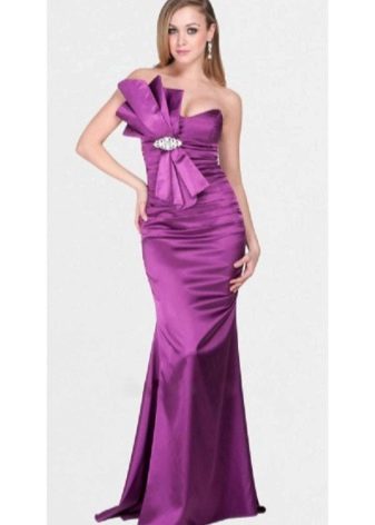 vijolična satenasta obleka 
