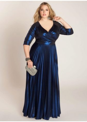 elegantiška satino suknelė nutukusioms moterims