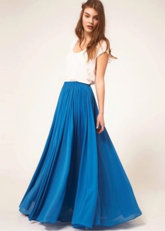 Skirt panjang biru ke lantai