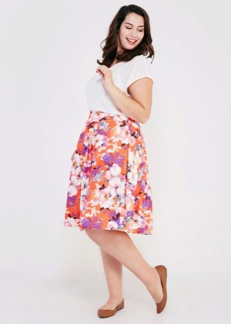 Skirt berkobar untuk wanita gemuk