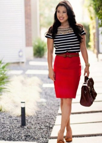 Crvena midi pencil suknja
