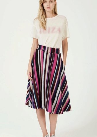 falda de rayas verticales de colores