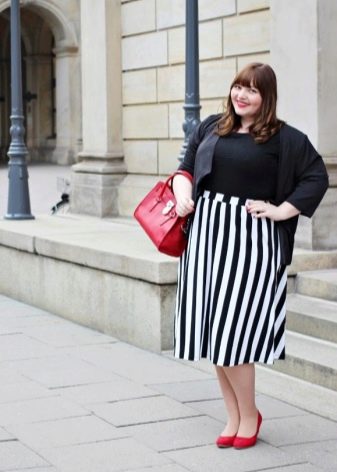 Vertical striped skirt para mabilog
