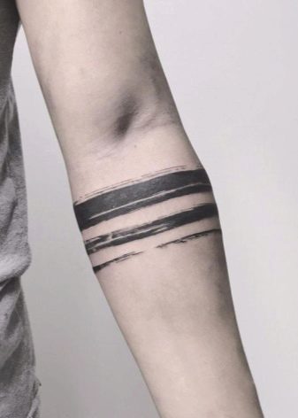 Tatuaj braț semnificația unui tatuaj din două dungi. În jurul pe umăr, negru și alte idei de schiță formă de linii drepte