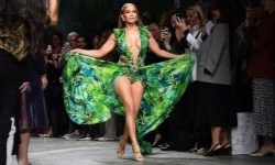 Pinangalanan ng mga eksperto ang mga insidente at uso ng maalamat na Fashion Week