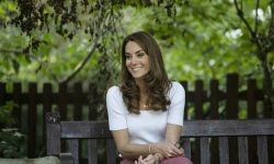 Kate Middleton se před fanoušky objevila v nové image: místo šatů tenisky a triko