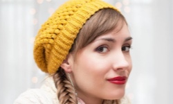 Ấm áp và hợp thời trang: làm thế nào (và với những gì!) Đội mũ len để trông bạn đẹp nhất
