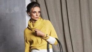 What can I wear with a yellow sweater?