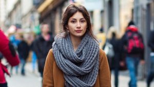 Paano itali ang isang scarf sa isang amerikana?