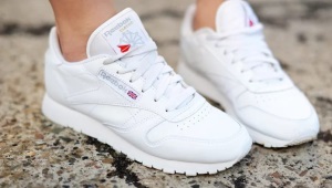 Witte Reebok-sneakers