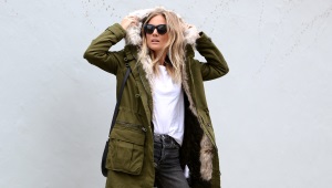 Parka with a hood with fur