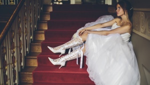 Bridal boots