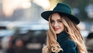 Women's felt hats for the autumn-winter season