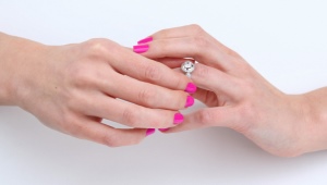 Как да премахнете пръстена от пръста си?