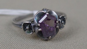 Ring with alexandrite