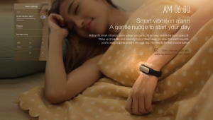 Fitness bracelet with smart alarm