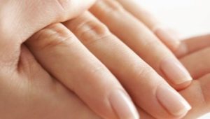 Kako pomladiti kožu ruku kod kuće?