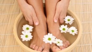 Baños de pies: ¿para qué se necesitan y cómo hacerlos?