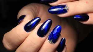 Zwart-blauwe manicure: ontwerpkenmerken en stijlvolle ideeën