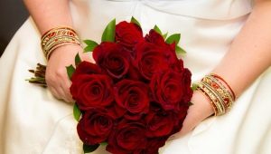 Red bridal bouquet: subtleties of choice of flowers and design