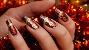 Czerwony manicure ze złotem: królewski luksus i szyk