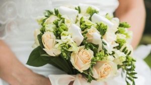Svatební kytice frézií: možnosti kombinací a designové nápady