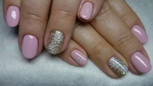 Pilihan untuk melakukan manicure glitter merah jambu
