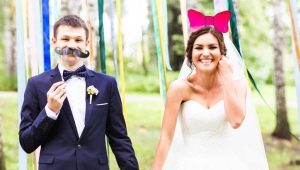 Αξεσουάρ για φωτογραφήσεις γάμου: τύποι, συστάσεις για επιλογή και παραγωγή