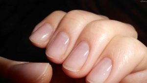 Cum să restabiliți unghiile după extensie?