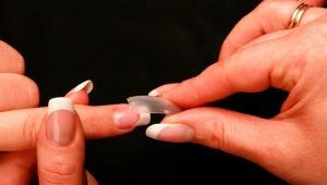 Cechy przedłużania paznokci na tipsie