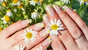 How to draw flowers on nails: we disassemble step by step