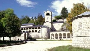 Cetinje: sejarah, pemandangan, perjalanan dan penginapan