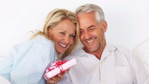 Apa yang harus diberikan kepada suami Anda selama 40 tahun?