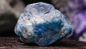 Apatite stone: deposits, properties and applications