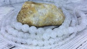 Kuarza putih: sifat, aplikasi dan nilai batu