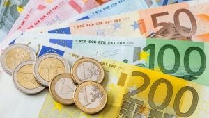 Tiền tệ nào ở Montenegro và những thứ tiền nên mang theo bên mình?