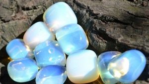 Moonstone: features, types and uses